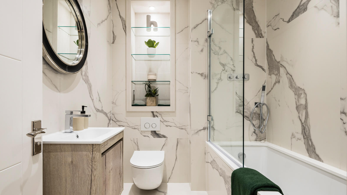Bathroom at a Ludgate Broadway apartment, ©Galliard Homes.