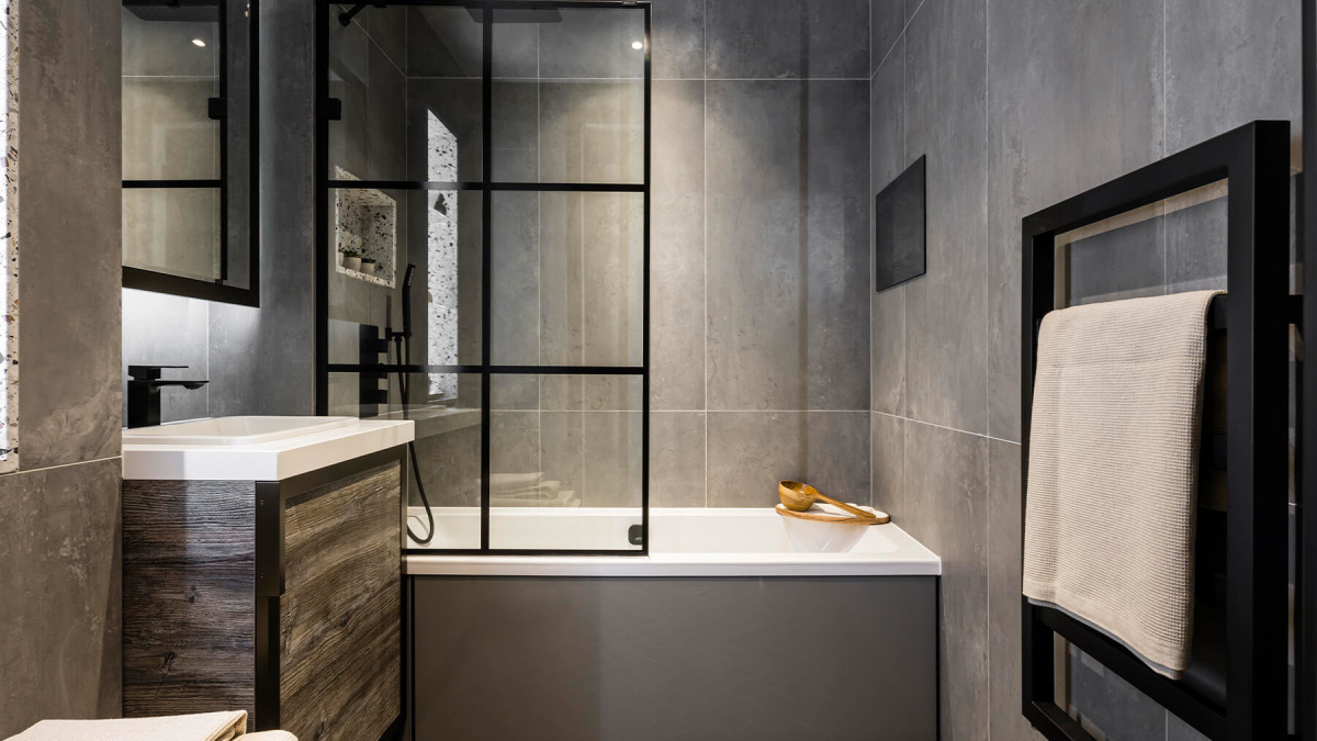 Bathroom of a one-bedroom apartment at The Stage, ©Galliard Homes.