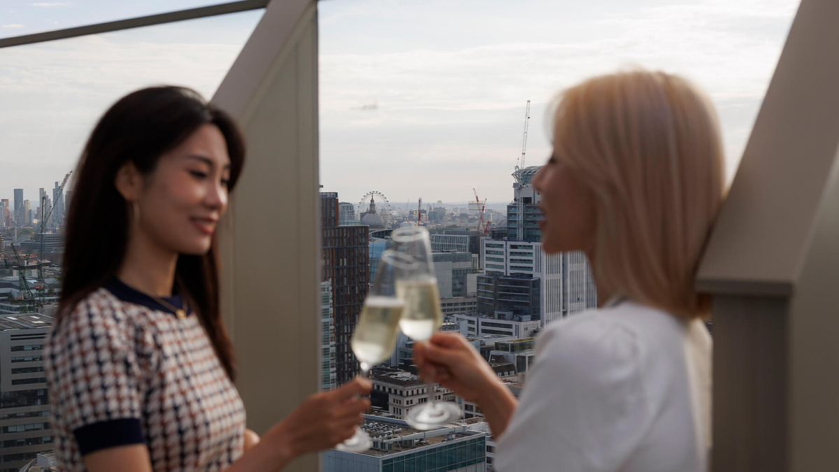 Views from the 32nd-floor Sky Terrace at The Stage, ©Galliard Homes.