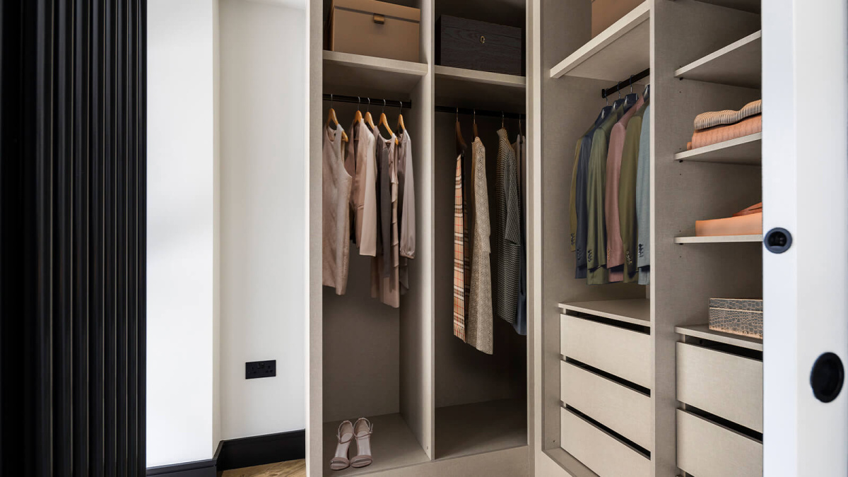 Walk-in wardrobe at Plot A Arena Quayside ©Galliard Homes.