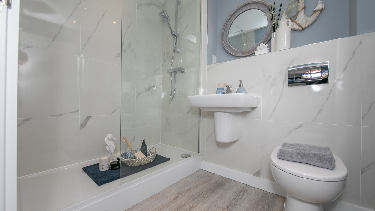 En-suite shower room at Barrelmans Point, ©Wavensmere