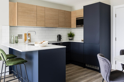 Duplex kitchen with breakfast bar at Neptune Wharf ©Galliard Homes.